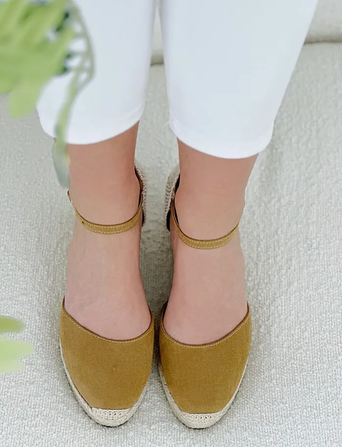 Cuña Carlota Hebilla Camel